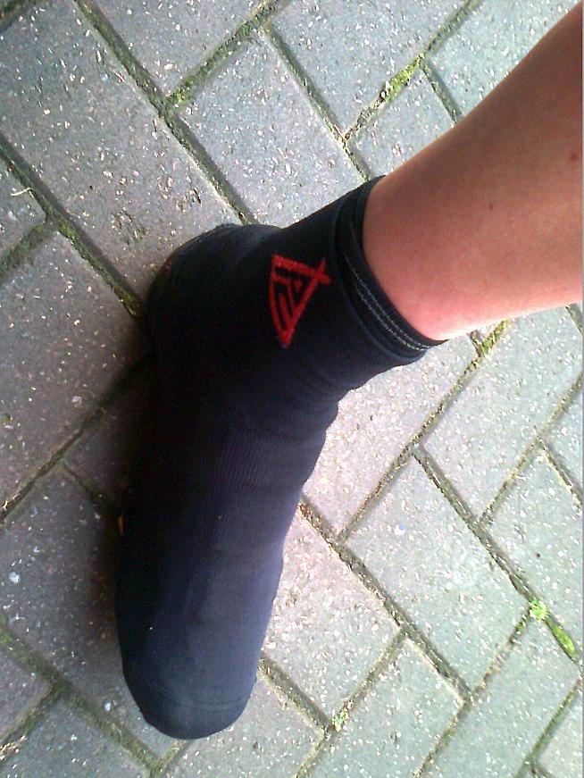 11/09/2013 - Prendas Cordura Oversocks - durable protection for feet on cold mornings