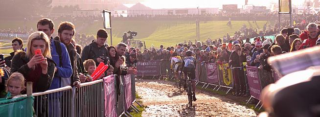 Autumnal light at the Cyclocross World Cup in Milton Keynes. Photo: Oliver Townsend