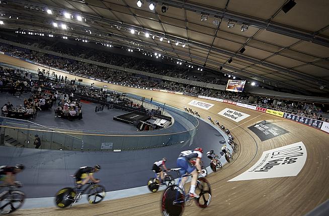 Men's Scratch Race. Photo: Toby Andrew