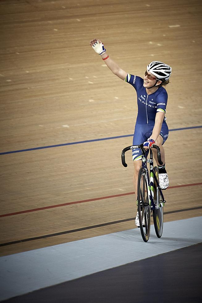 Laura Trott celebrates another victory. Photo: Toby Andrew