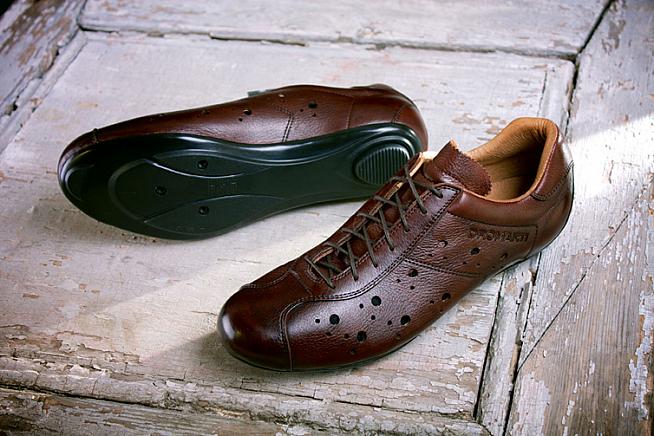 Classic good looks from the Dromarti Race shoe.