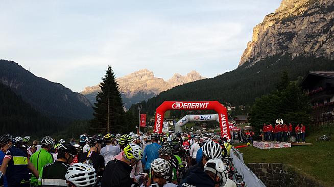 Waiting in the starting pens of the Maratona