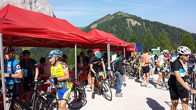 Plenty of bananas and Coke at the feed stop.