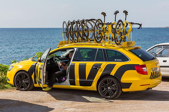 Mavic support cars