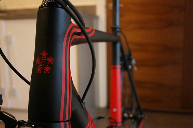 Internal cable routing and a striking paintjob complete the aesthetic.