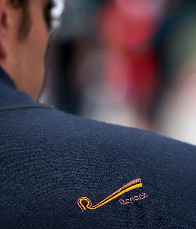 The Repack logo is embroidered on the jersey shoulder and sleeve.