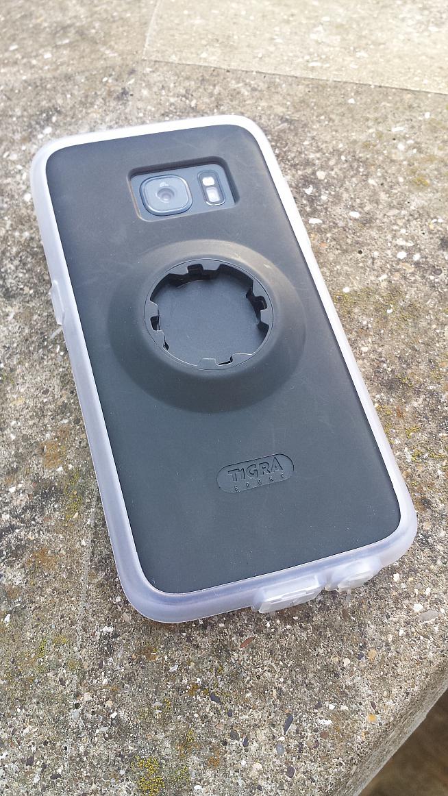 The mount still allows you to take photos with the protective case on