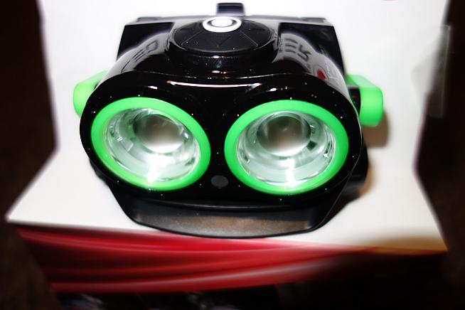 gåde svær at tilfredsstille suge Review: LED Lenser XEO19R Rechargeable Head Lamp | Sportive.com