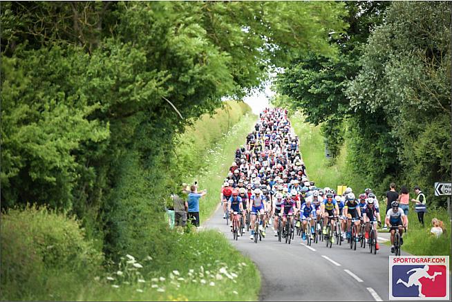 Who says Cambridgeshire doesn't have hills! That is definitely a dip in the road.