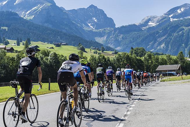 The bunch heads for the hills. Phil Gale / Emmie Collinge