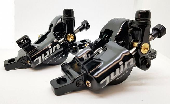 The R1 is compatible with flatbar and integrated shifters from leading brands like Shimano and Campagnolo.