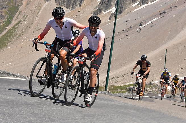Get in a good group and you'll save valuable energy for the final climbs. Image: Photo Breton