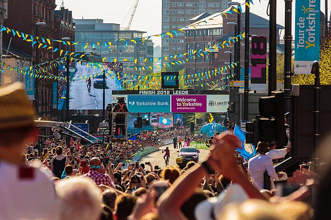 Crowds welcome riders at the 2018 Tour de Yorkshire. Credit: Chris Kendall Photography.