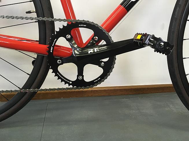 The Rodax is equipped with a unique 48T narrow-wide chainring by First.