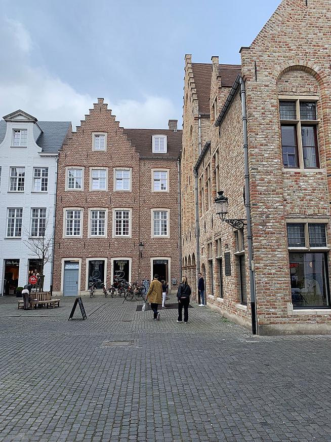 The front of the Veluso cycling cafe in Bruges