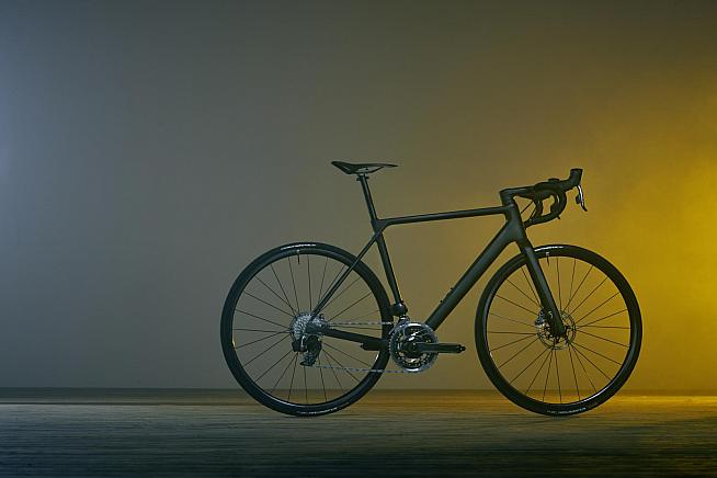 Canyon's new Ultimate CF Evo Disc road bike weighs in at under 6kg.