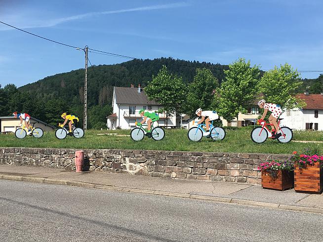 Wooden peloton and metal piles - it can only be France.