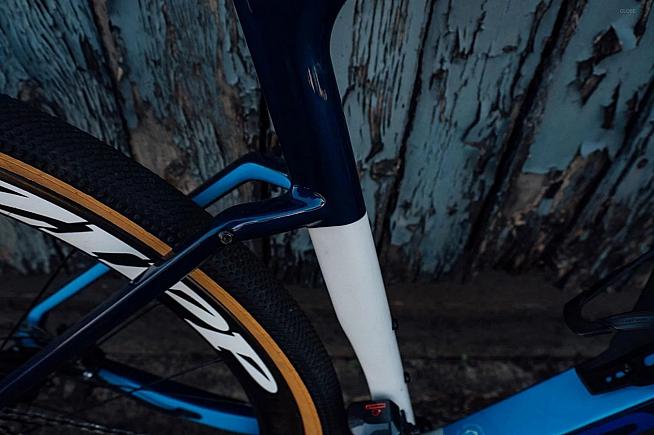 Zipp deep-section wheels and carbon integrated bars would transform the CGR SL into a race-ready dream machine.