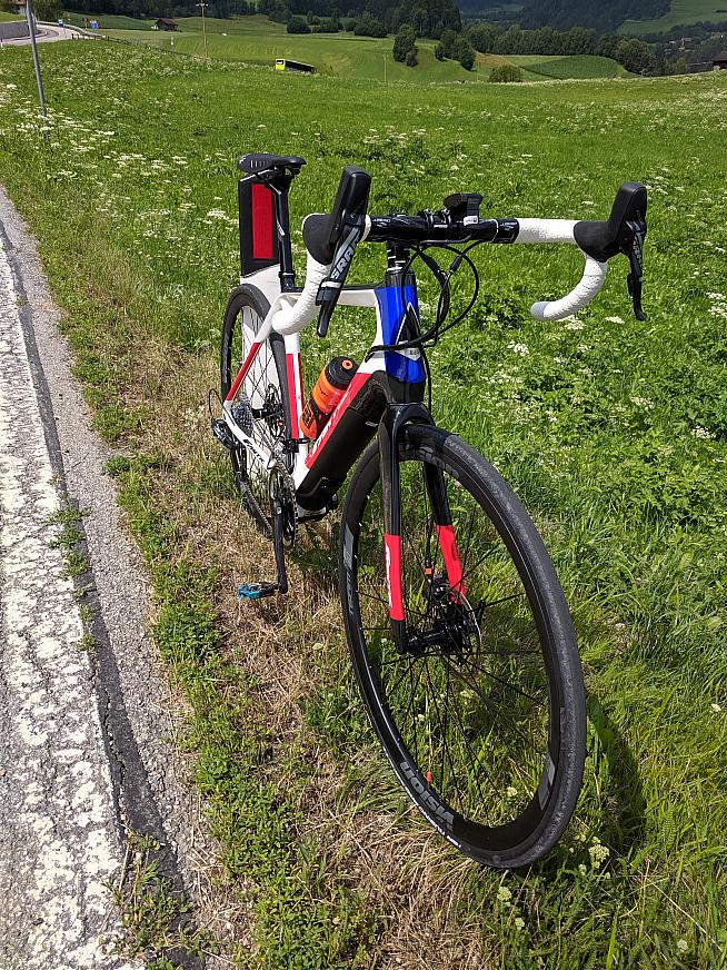 The Fantic Passo Giau rides like a high-end road bike while sporting a 250W motor.