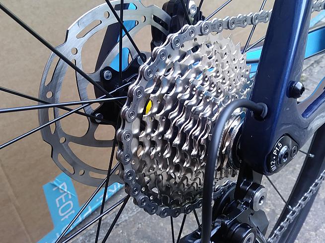 Our test model came fitted with Shimano 105 11-speed groupset. The 11-32 cassette offers ample range for off-road riding.