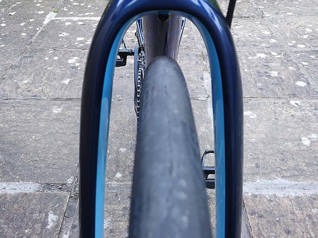 With clearance for up to 47c tyres my 28c Conti GP5000s looked puny.