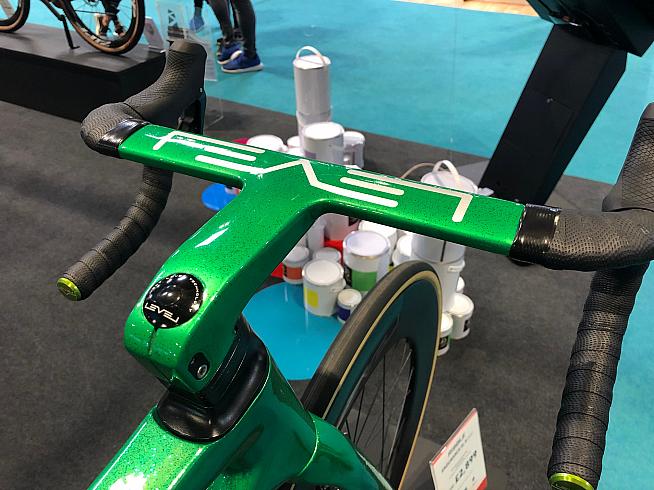 Ribble's house brand LEVEL provides colour-matched finishing kit like this integrated bar and stem.