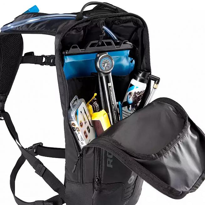 The Rockrider ST520 is a 6L capacity backpack with a 2L hydration bladder.