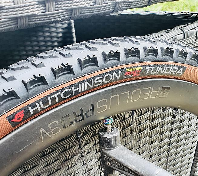 VALVES TUBELESS HUTCHINSON HUTCHINSON