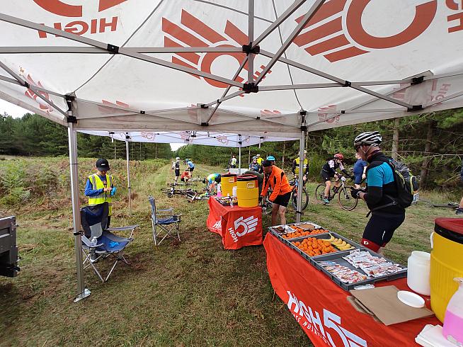 Fondo feed station well stocked with High 5 and fruit.