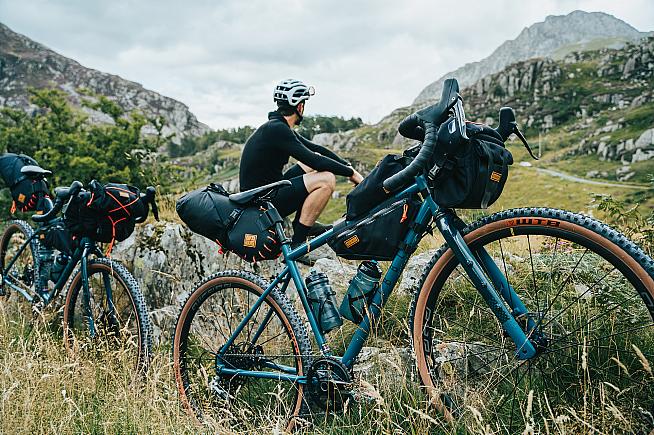 The Gravel 725 is equipped with multiple mount points for bikepacking and accessories.