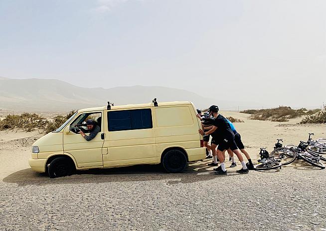 Cyclists rescue surfers: GranGuanche riders free a bus trapped in the sand.
