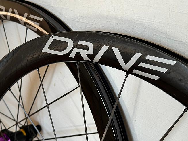 The Drive G45 CS with carbon rims and spokes is a lightweight  aero wheelset designed for fast gravel riding.