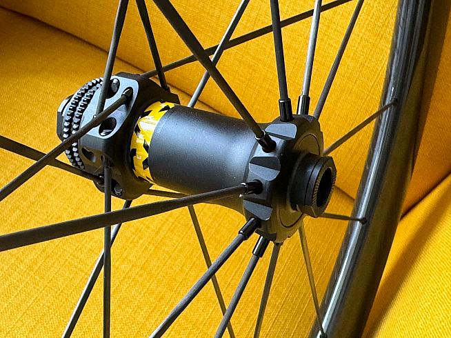 Elitewheels' own straightpull hubs with ceramic bearings are designed to be easy to clean.