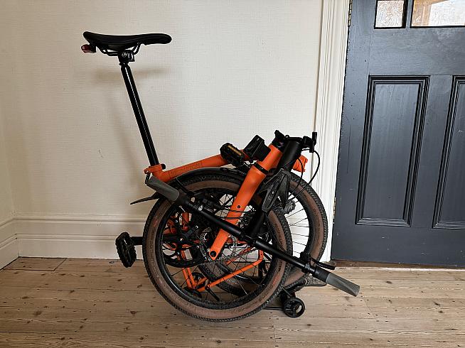 The seat post can also be dropped into the frame to make it more compact for transit or storage.